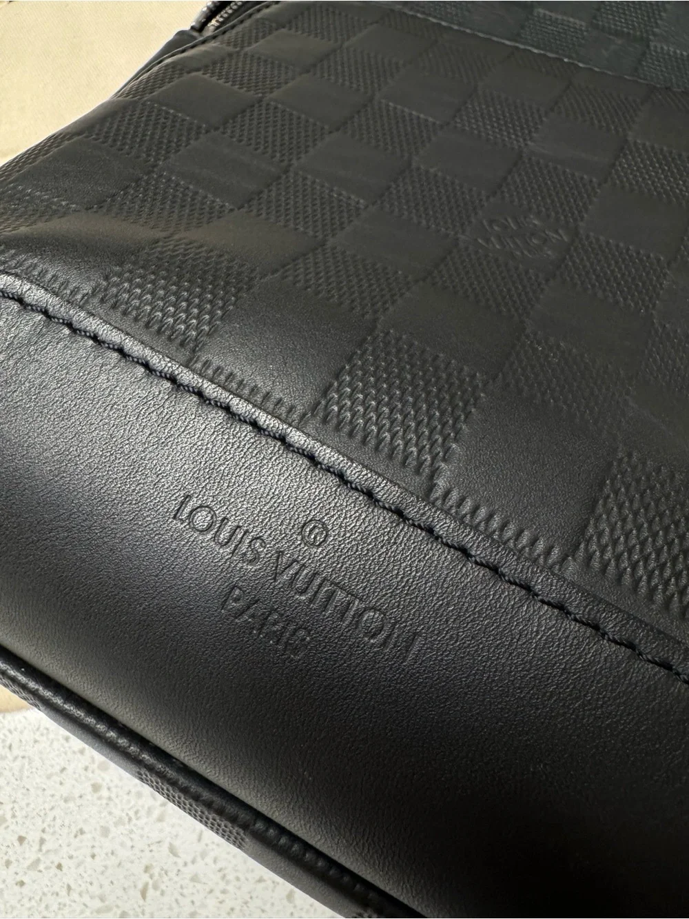 Louis Vuitton Avenue Slingbag